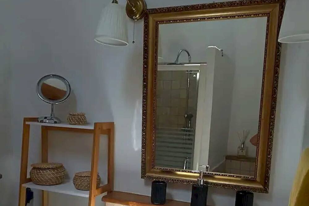 Photo of Bathroom in Courthezon