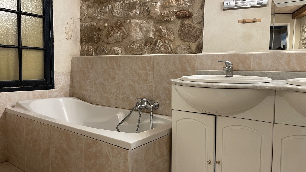Photo of Bathroom in Venelles