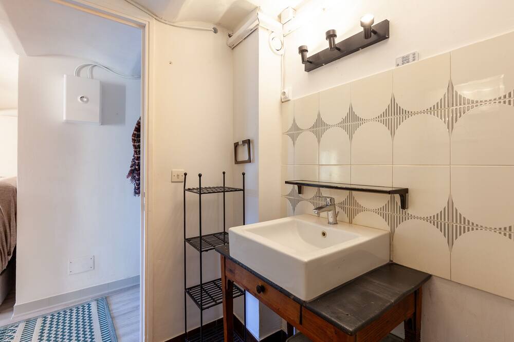 Photo of Bathroom in Baille