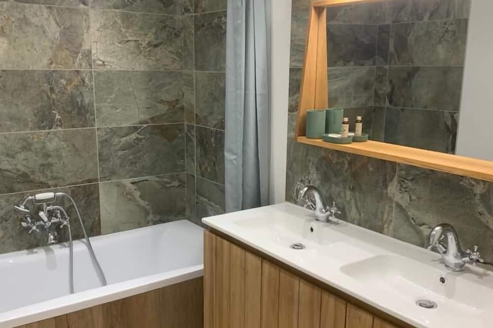 Photo of Bathroom in Redessan