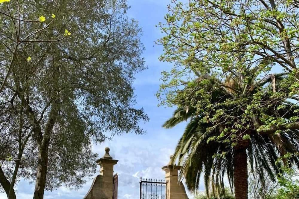 Photo of Outdoor in Redessan