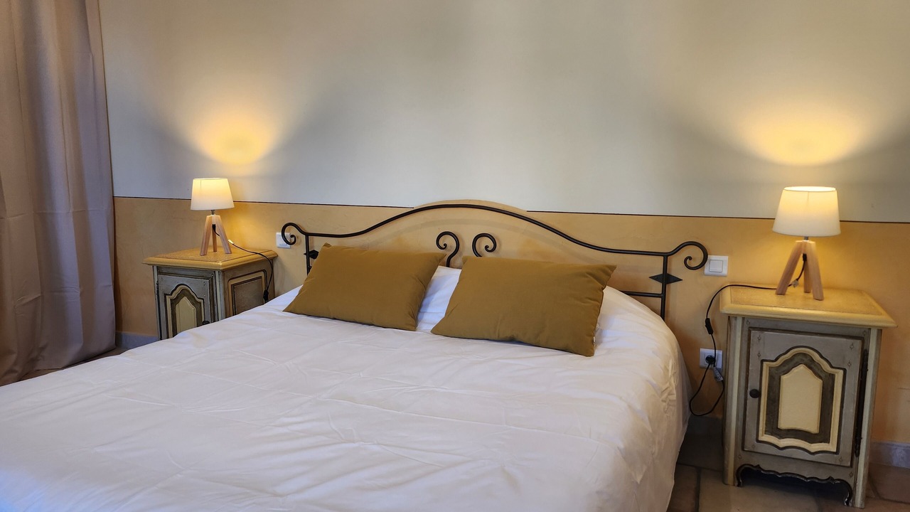 Photo of Bedroom in Saint-Saturnin-les-Avignon