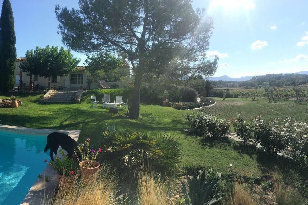 Photo of Outdoor in Rousset
