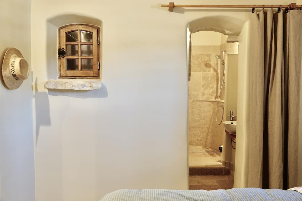 Photo of Bedroom in Revest-du-Bion