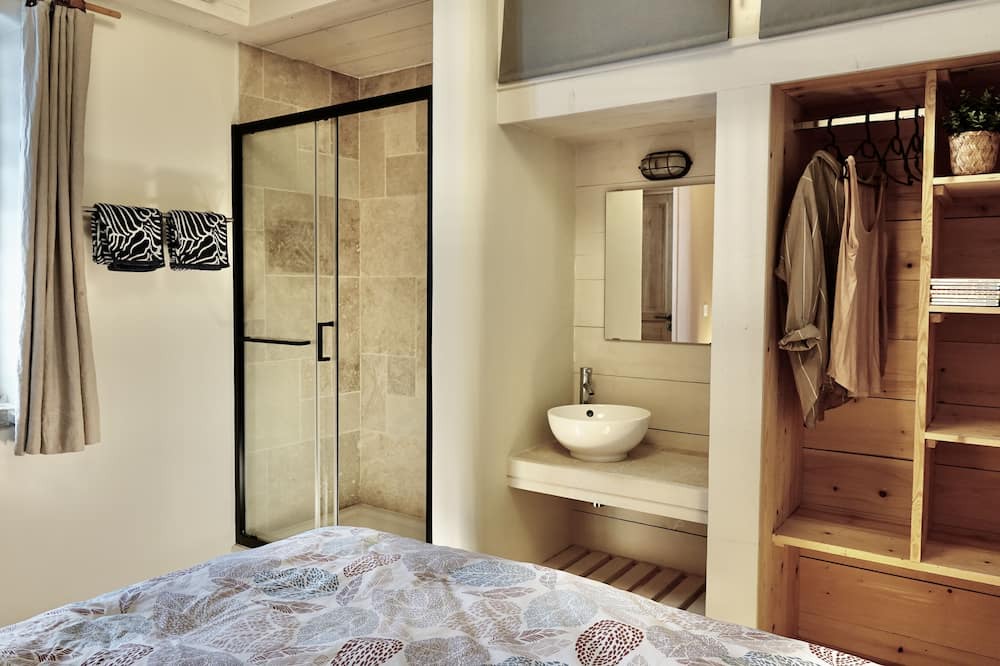 Photo of Bedroom in Revest-du-Bion