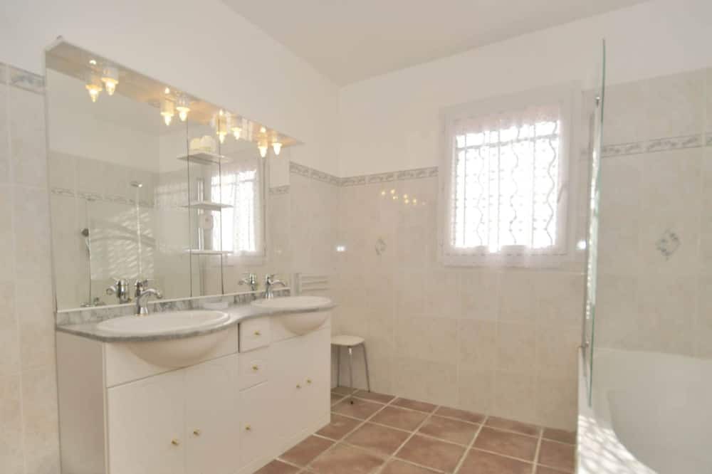 Photo of Bathroom in Aiguines