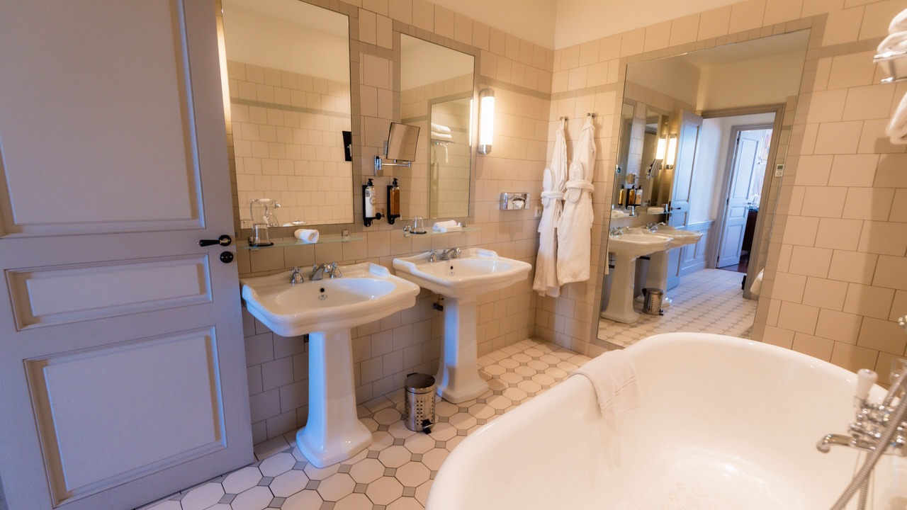 Photo of Bathroom in Hotel-de-Ville