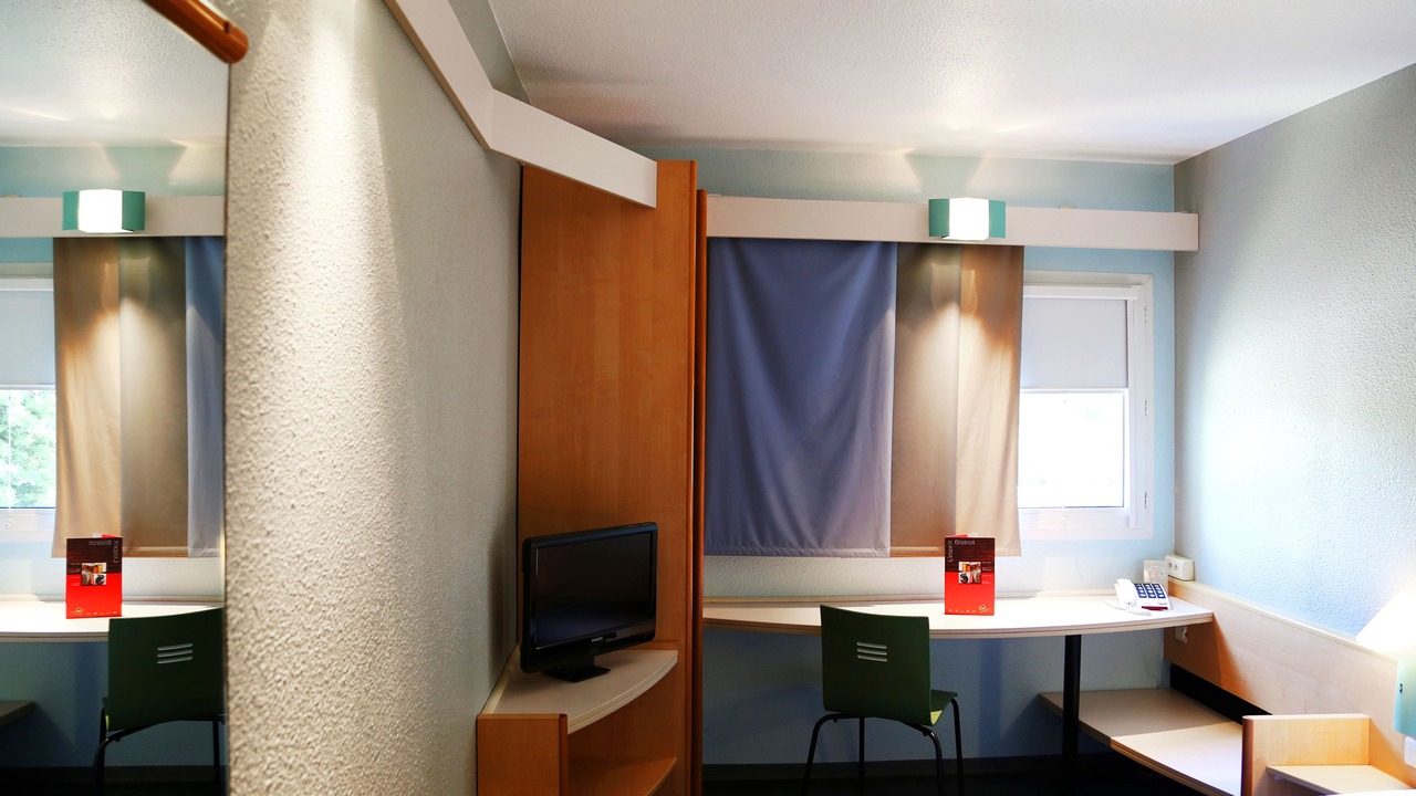 Photo of Bedroom in Orange