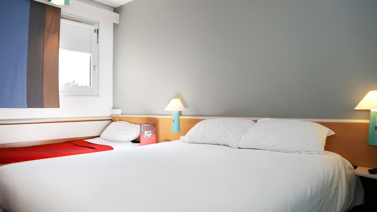 Photo of Bedroom in Orange