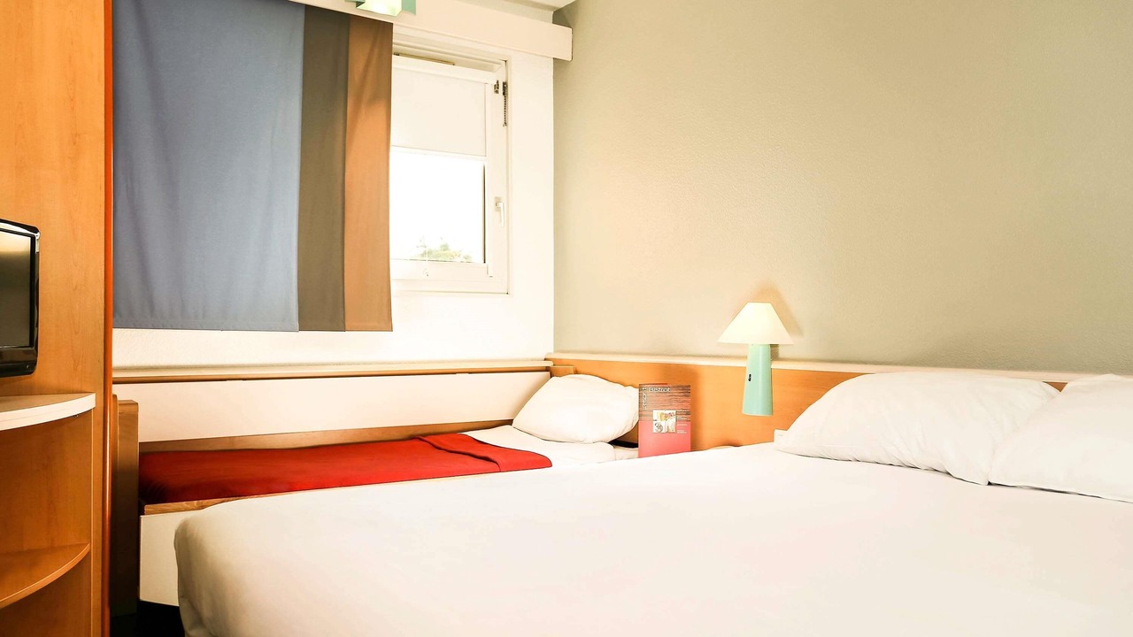 Photo of Bedroom in Orange
