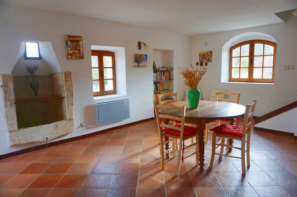 Photo of Livingroom in Simiane-la-Rotonde