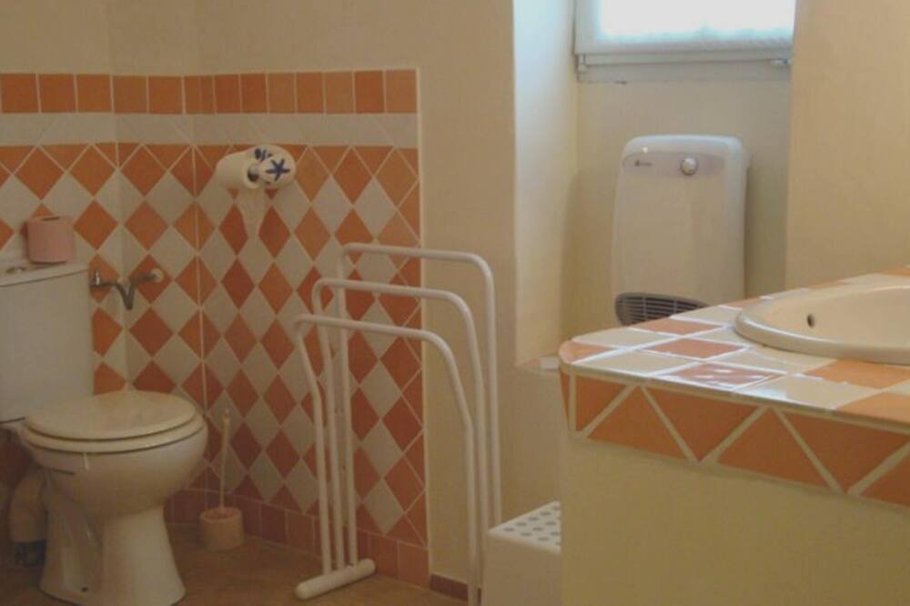 Photo of Bathroom in Saint-Michel-l'Observatoire