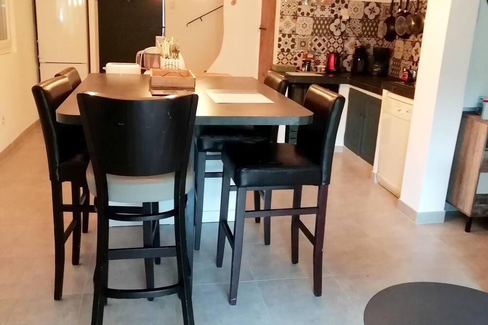 Photo of Livingroom in Saint-Michel-l'Observatoire