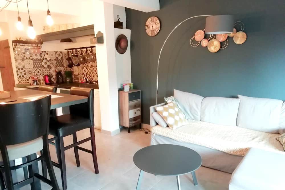 Photo of Livingroom in Saint-Michel-l'Observatoire