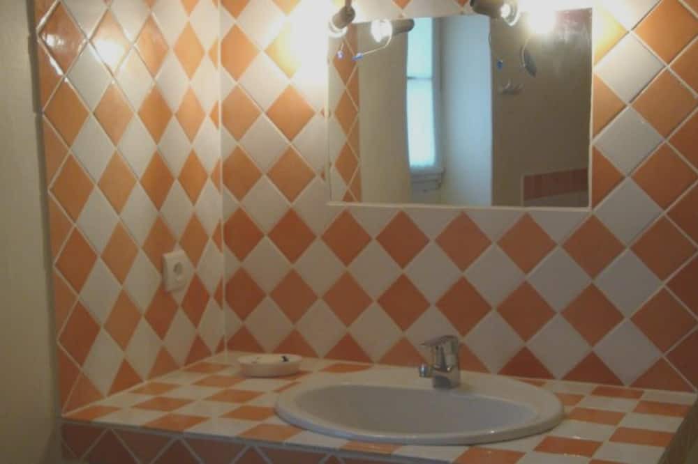 Photo of Bathroom in Saint-Michel-l'Observatoire