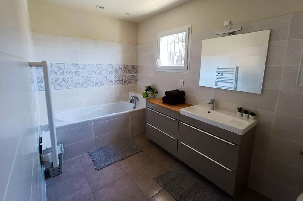 Photo of Bathroom in Pelissanne