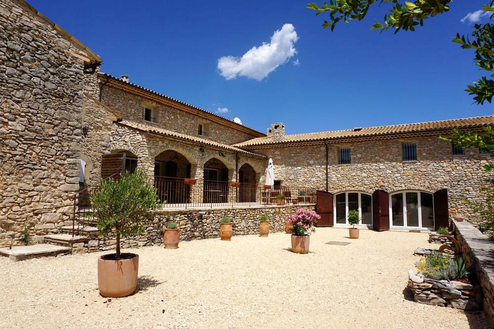 Photo of Outdoor in Simiane-la-Rotonde