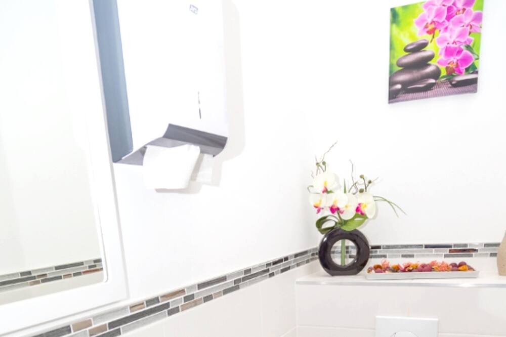 Photo of Bathroom in Plan-d'Aups-Sainte-Baume