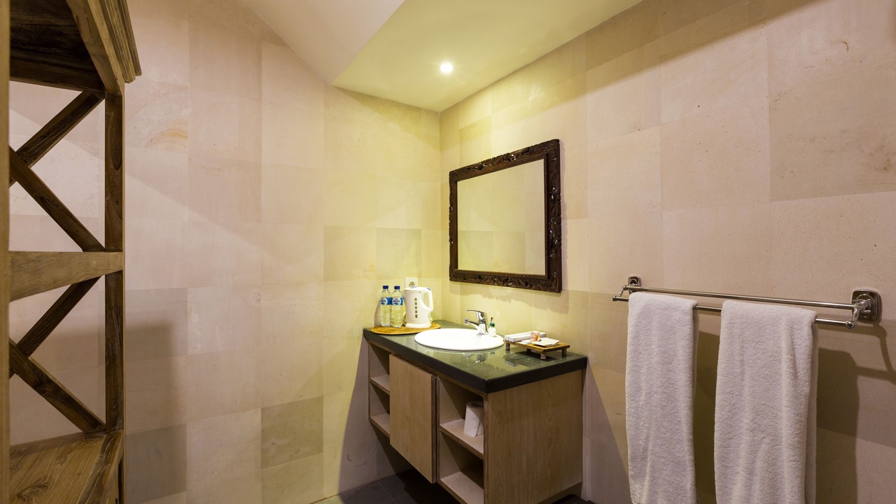 Photo of Bathroom in Petitenget