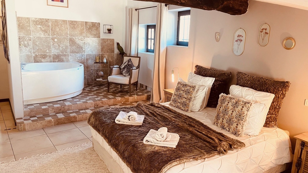 Photo of Bedroom in Pernes-les-Fontaines