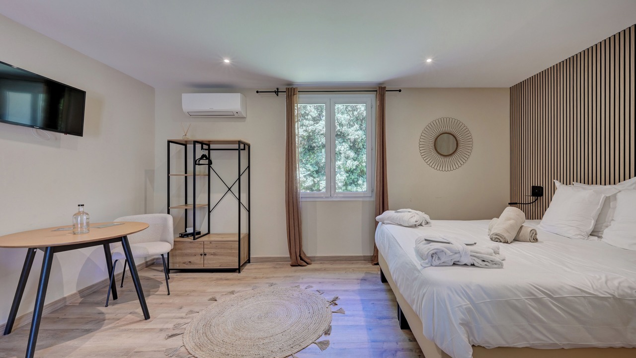 Photo of Bedroom in Malaucene