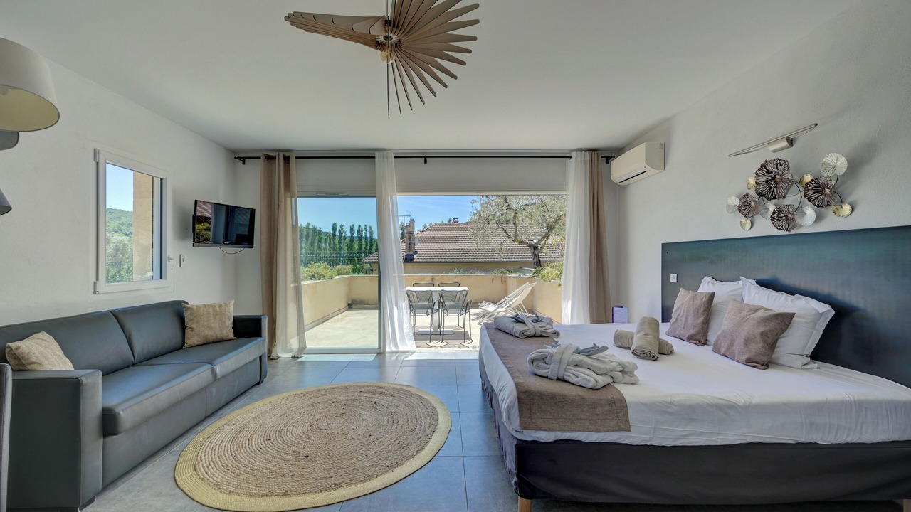 Photo of Bedroom in Malaucene