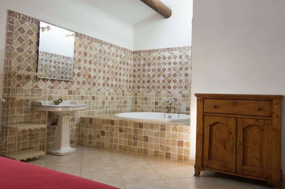 Photo of Bathroom in Montfrin