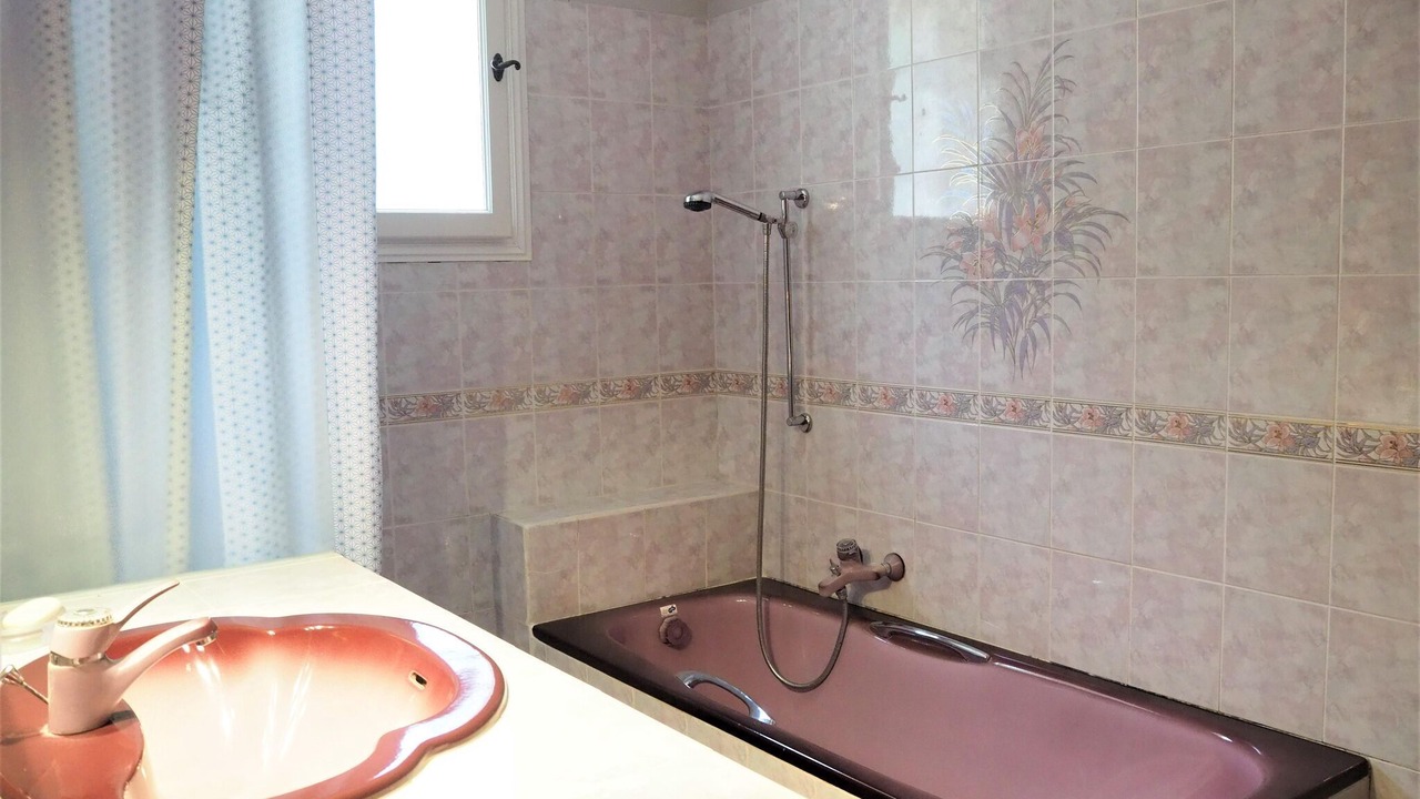 Photo of Bathroom in Menerbes