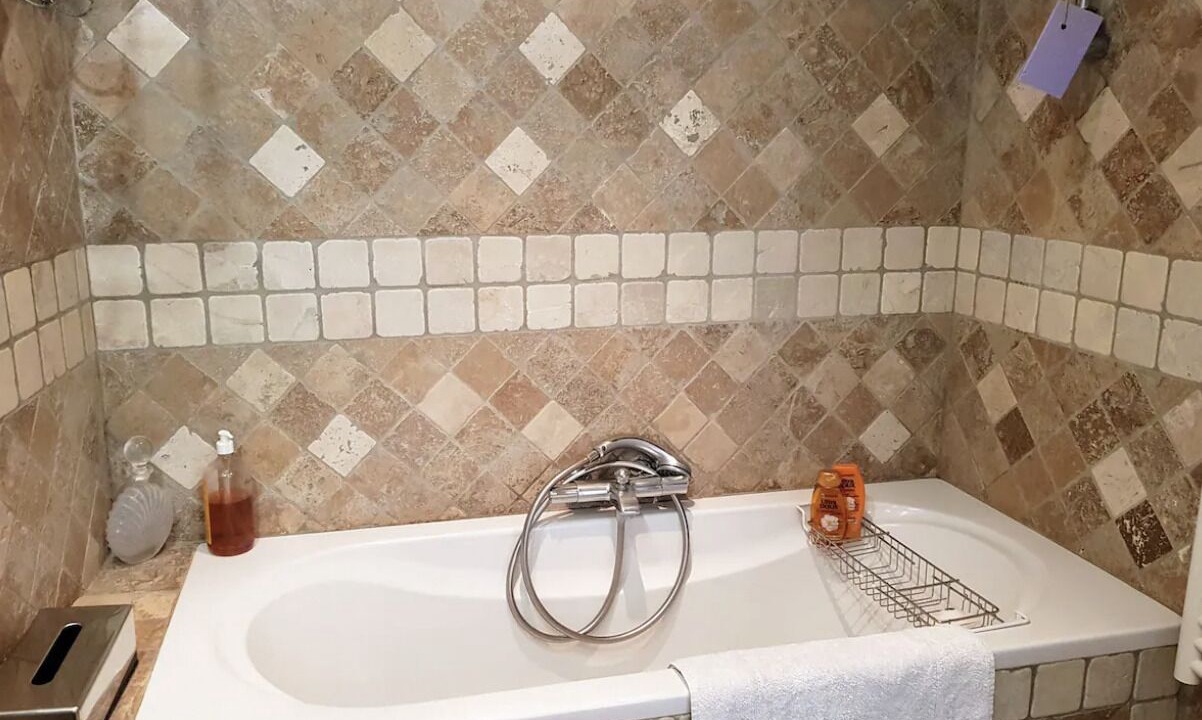 Photo of Bathroom in Avignon City Centre