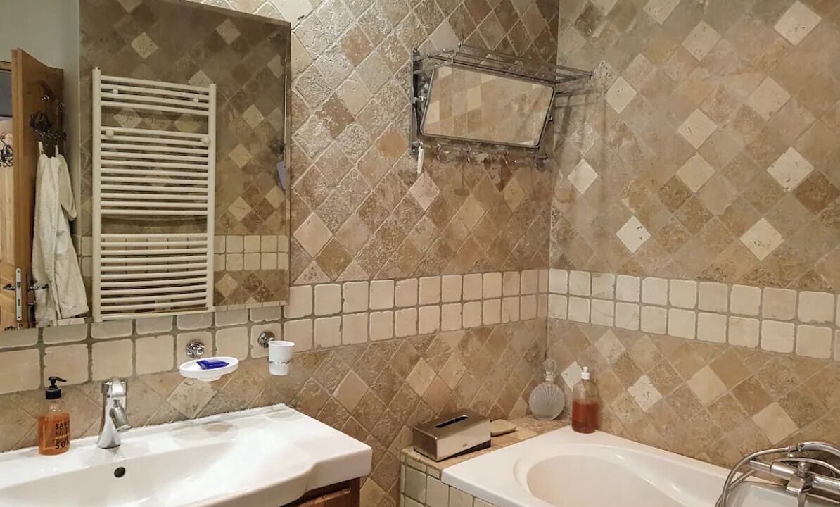 Photo of Bathroom in Avignon City Centre