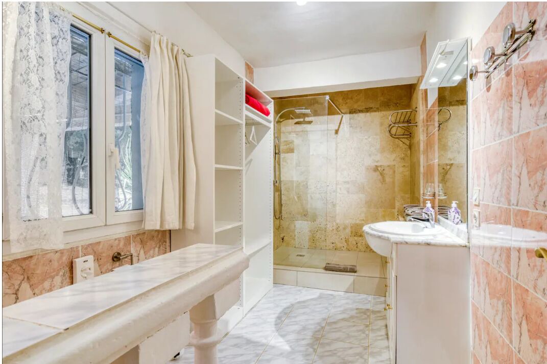 Photo of Bathroom in Greolieres