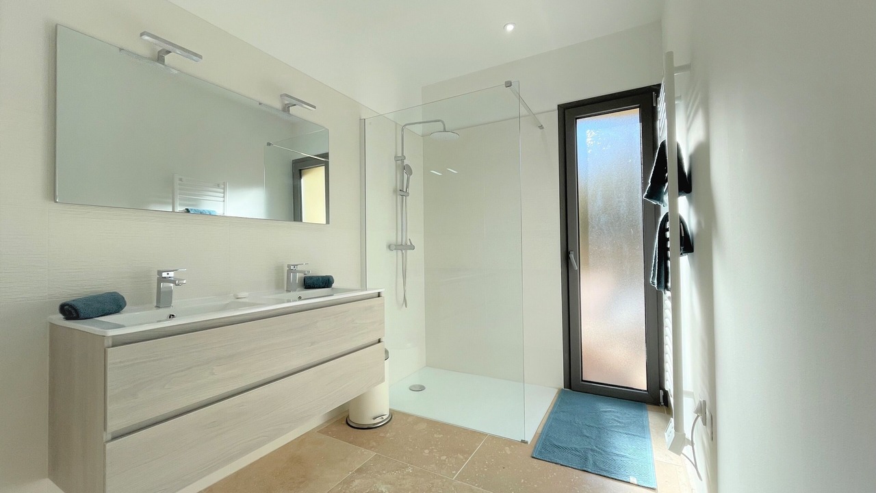 Photo of Bathroom in Sablet