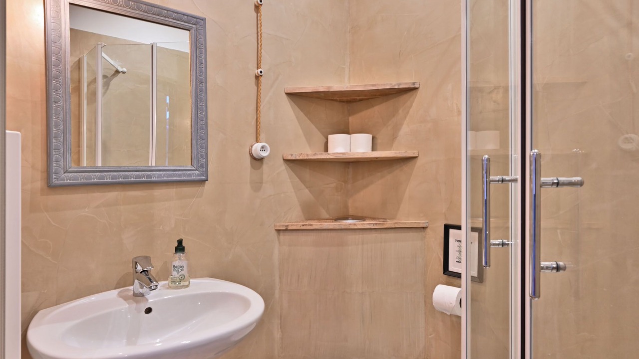 Photo of Bathroom in Beaucaire
