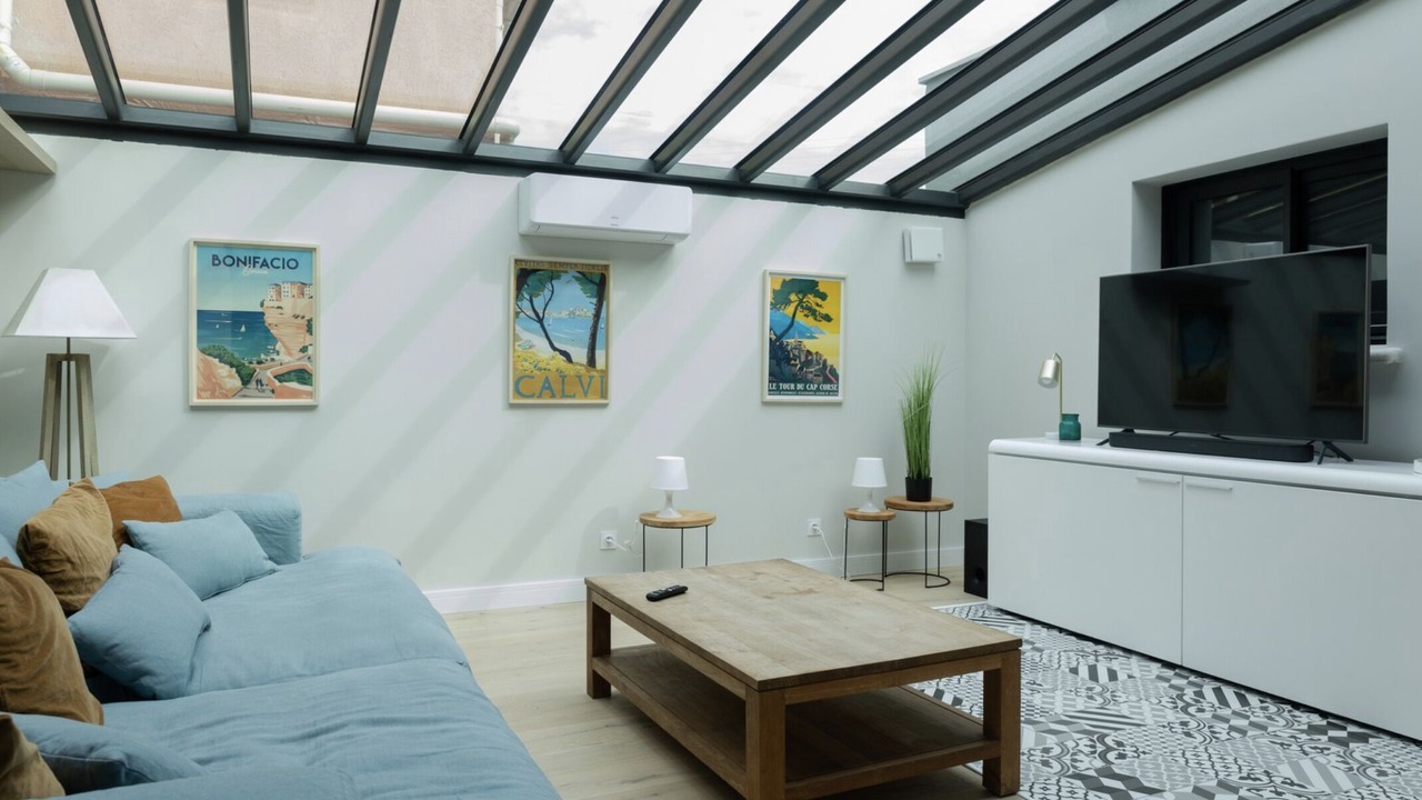 Photo of Livingroom in Orange
