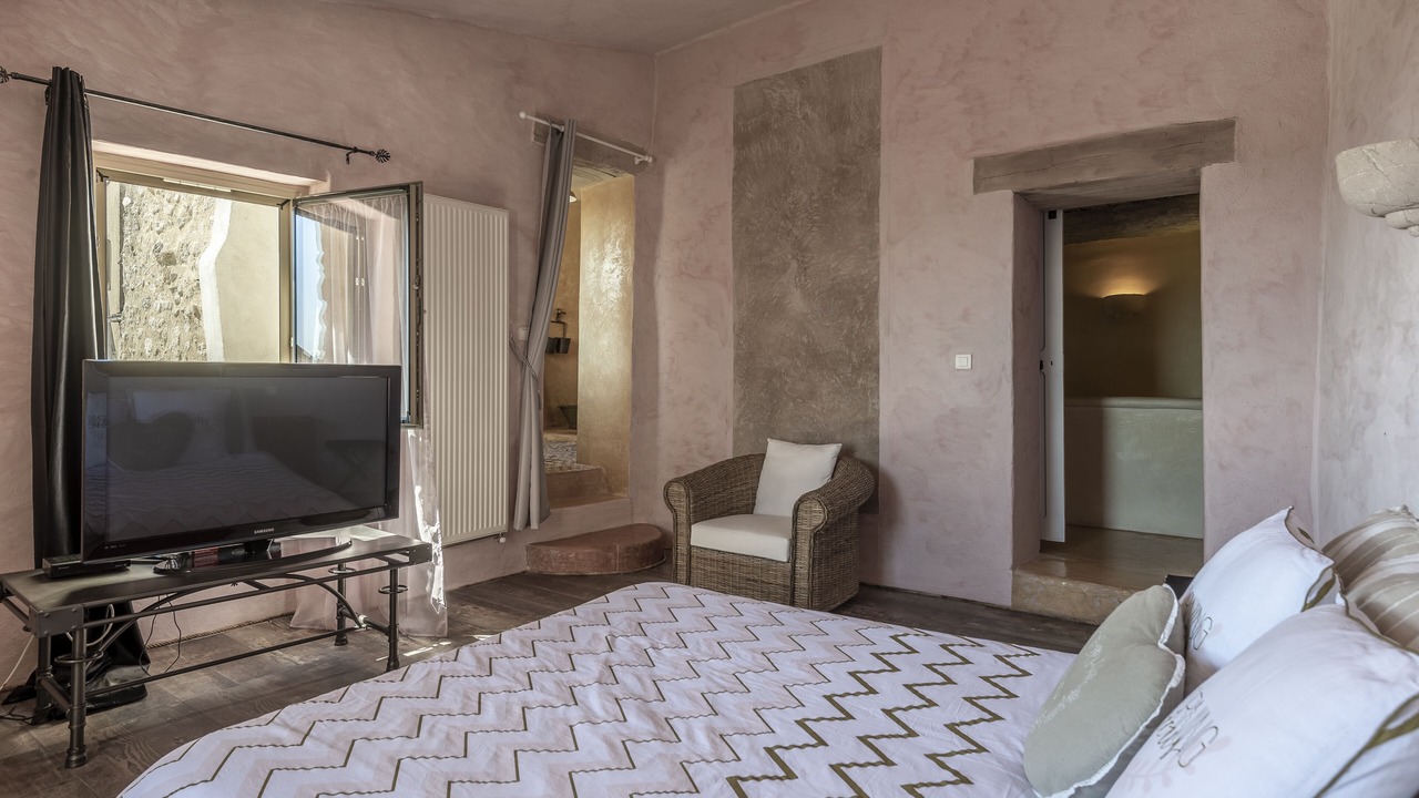 Photo of Bedroom in Saint-Michel-l'Observatoire