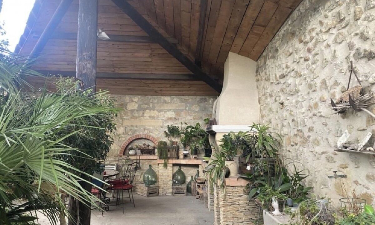 Photo of Patio Balcony in Orange