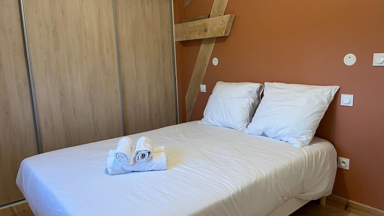 Photo of Bedroom in Orange