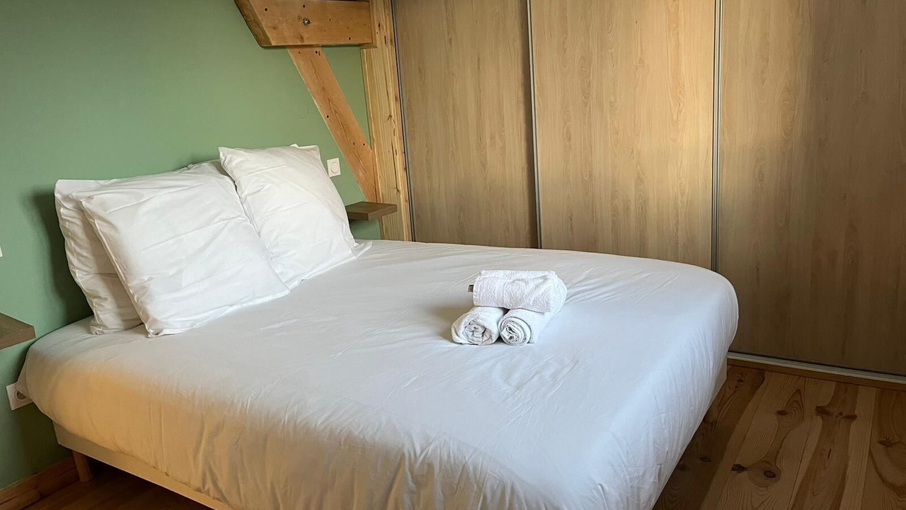 Photo of Bedroom in Orange