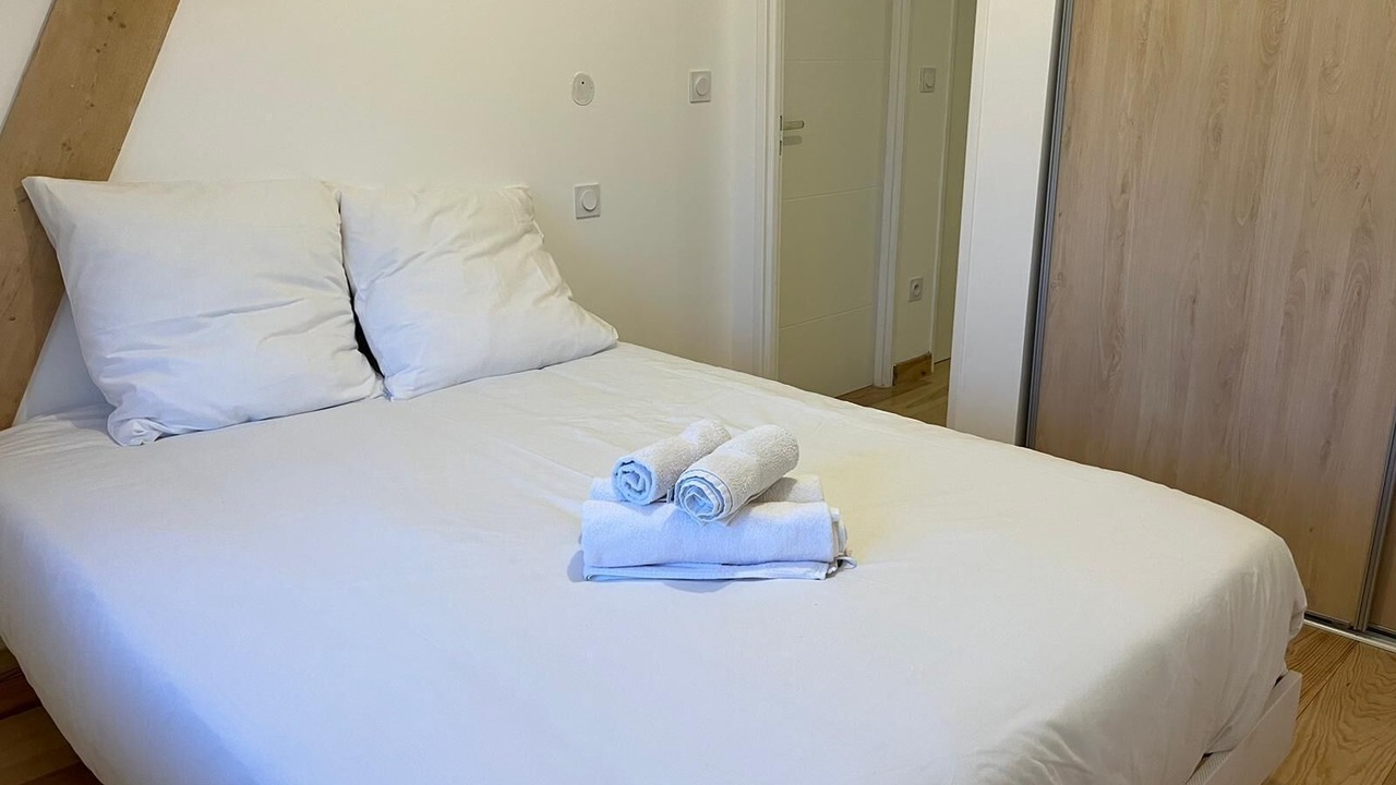 Photo of Bedroom in Orange
