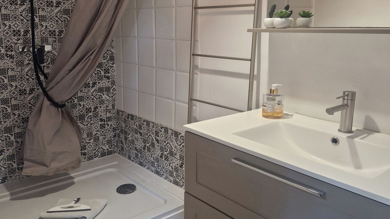 Photo of Bathroom in Faucon