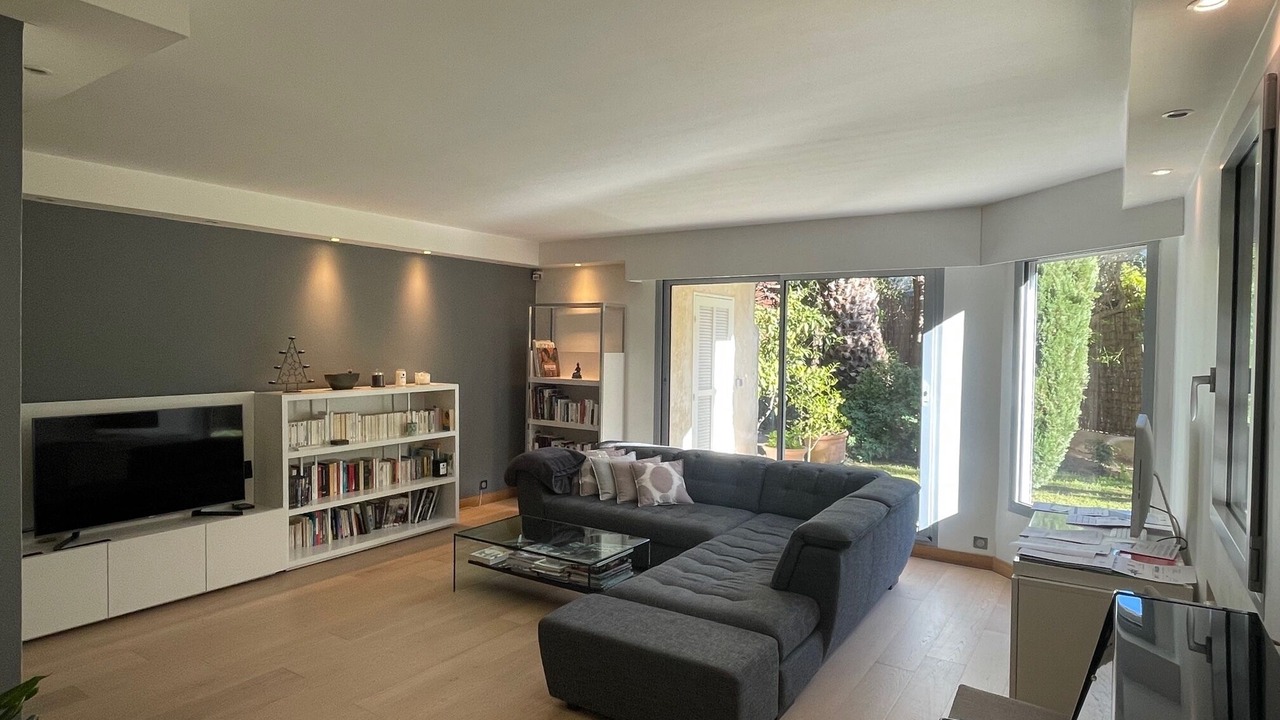 Photo of Livingroom in Prado-Perier