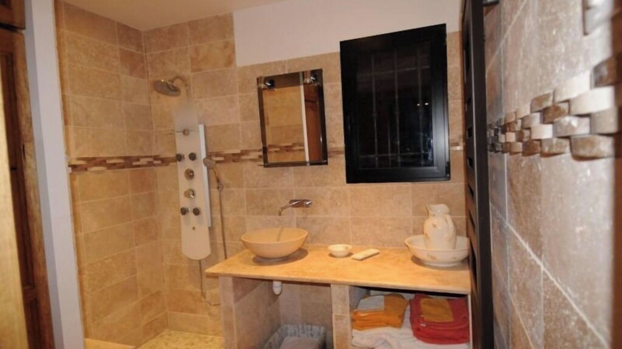 Photo of Bathroom in Lourmarin