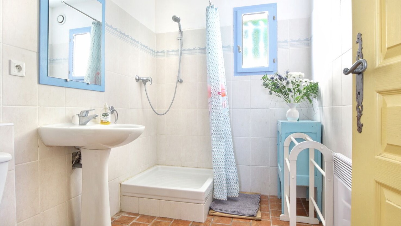 Photo of Bathroom in Saint-Martin-de-Castillon
