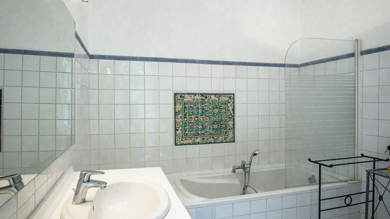 Photo of Bathroom in L'Isle-sur-la-Sorgue