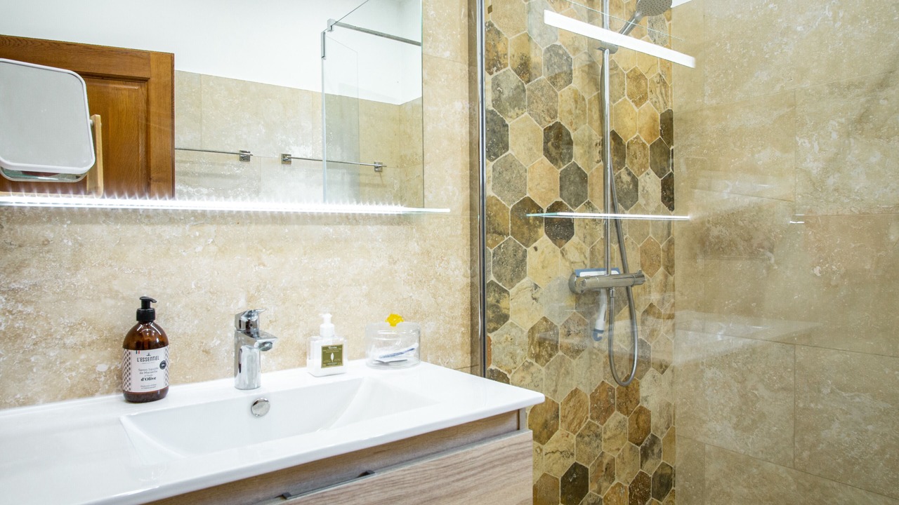 Photo of Bathroom in L'Isle-sur-la-Sorgue