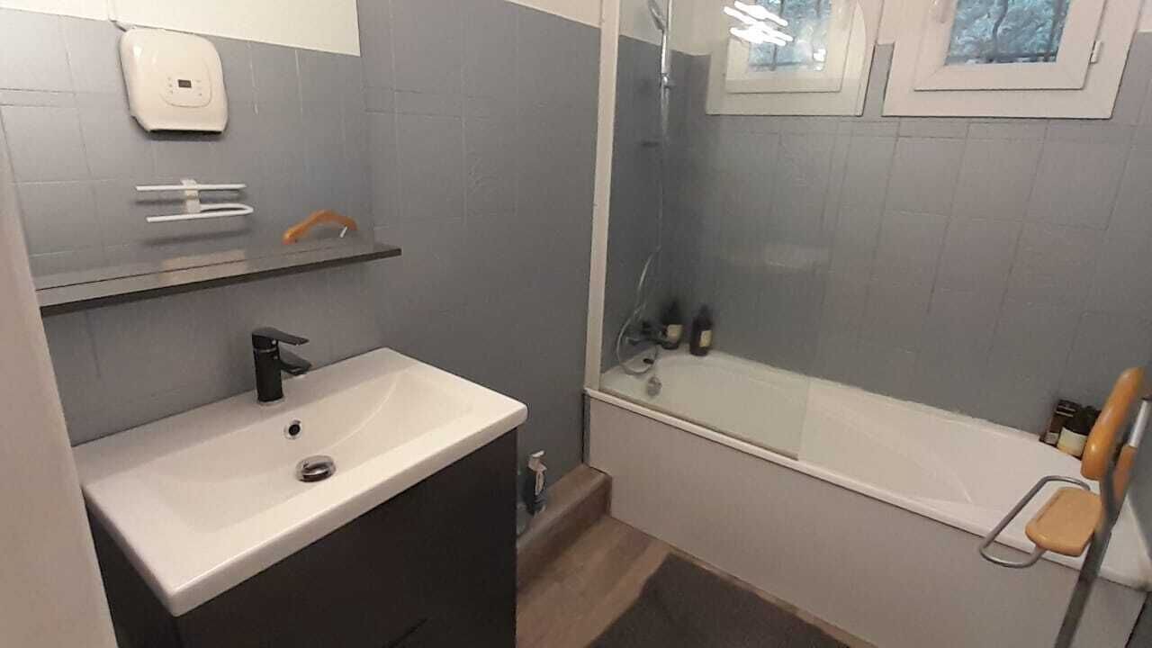 Photo of Bathroom in La Roque-d'Antheron