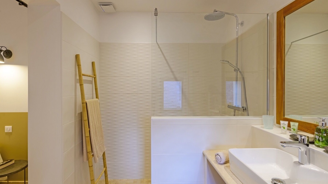 Photo of Bathroom in Maussane