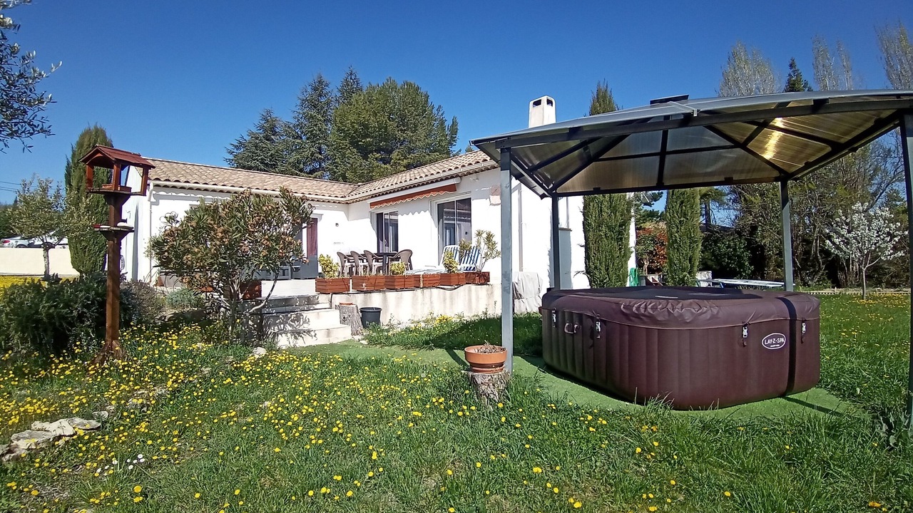 Photo of Outdoor in Saint-Michel-l'Observatoire