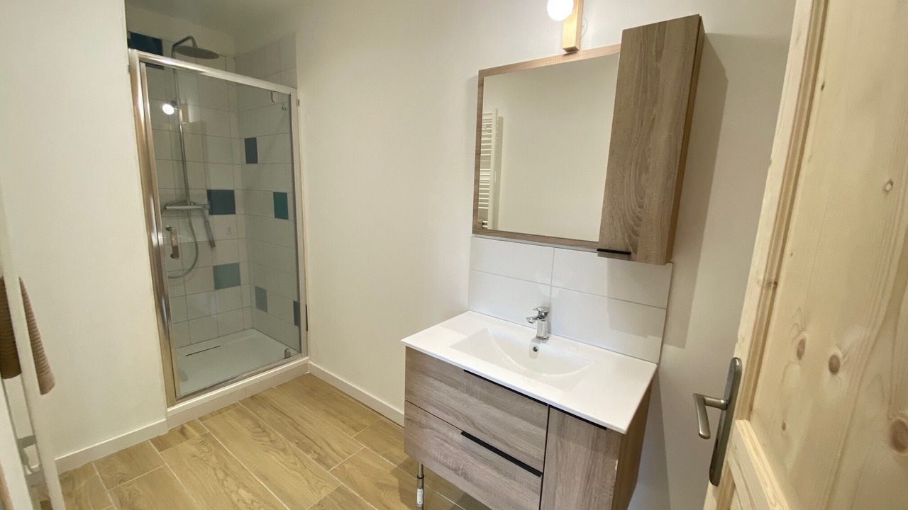 Photo of Bathroom in Saint-Michel-l'Observatoire