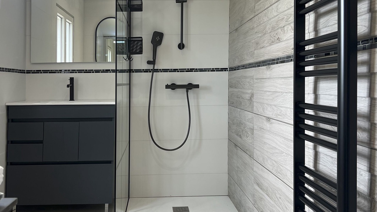 Photo of Bathroom in Cuers